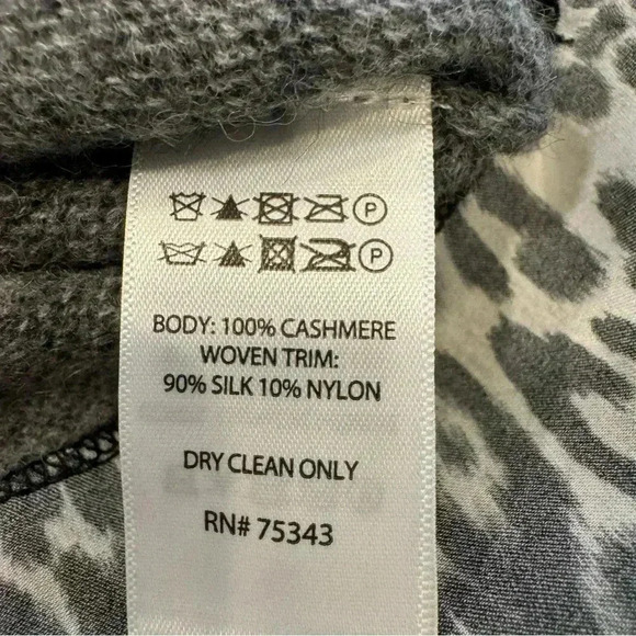 Tahari Gray Cashmere V-neck Sweater Silk Point Collar Lining Size Medium - Picture 11 of 11